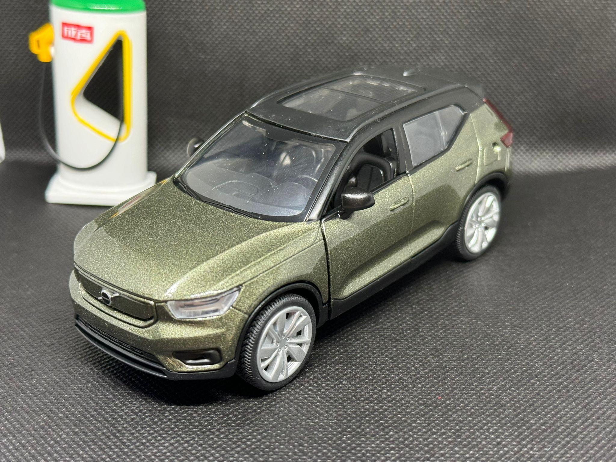 Volvo XC40 green 2018....