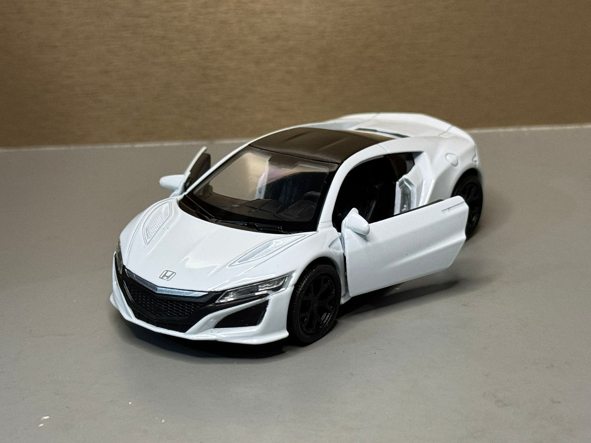 Honda NSX 2017 white