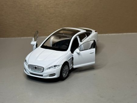 Macheta auto Jaguar XJ 2010 White
