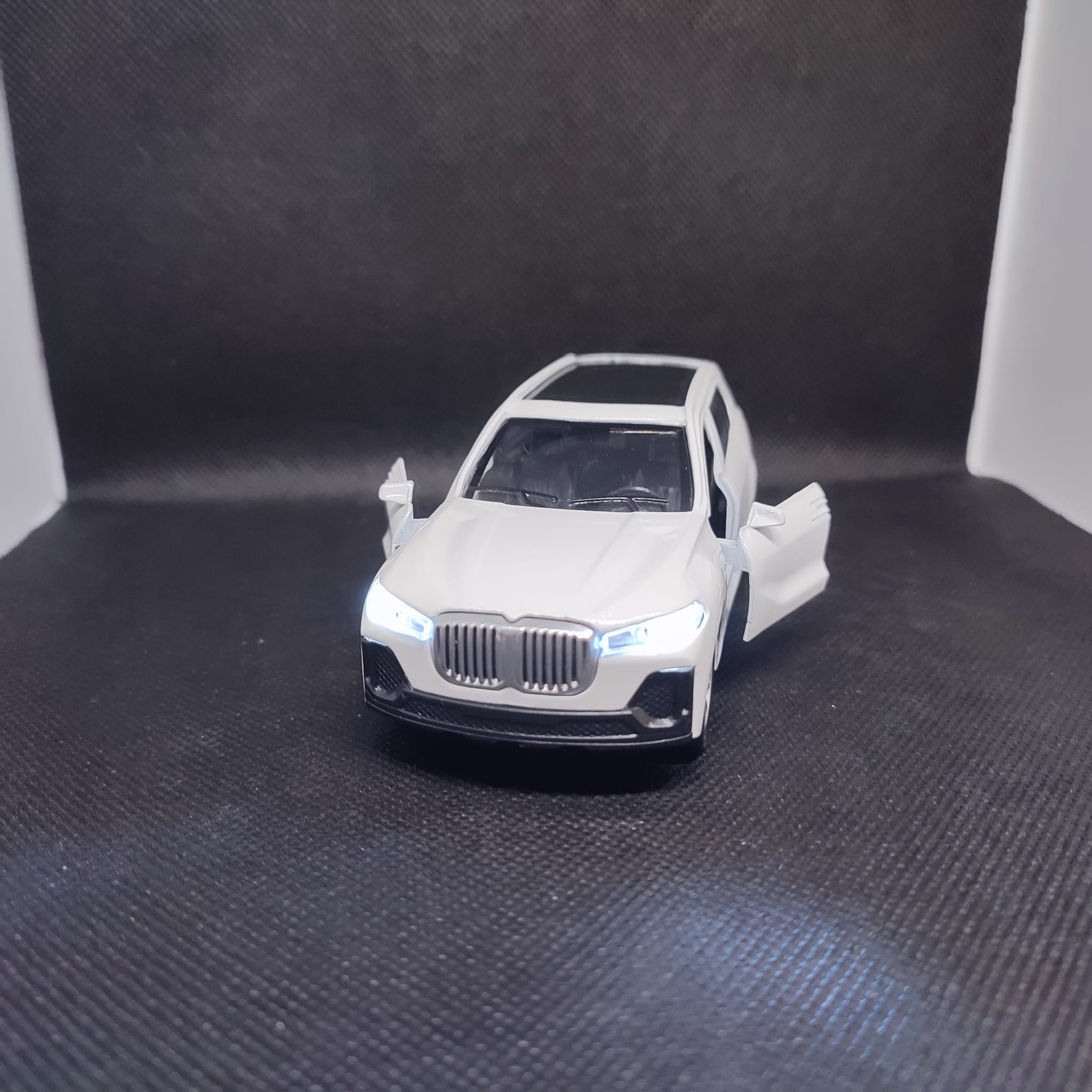 Bmw X7 White.....