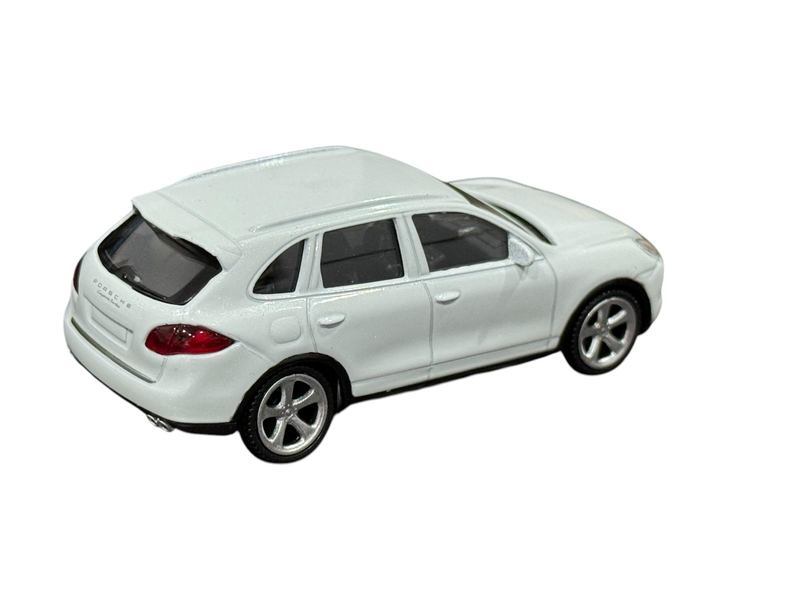 Porsche Cayenne Turbo white...