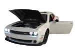 Dodge Challenger 2018 White (Replica) cu led-uri si sunete scala 1/24