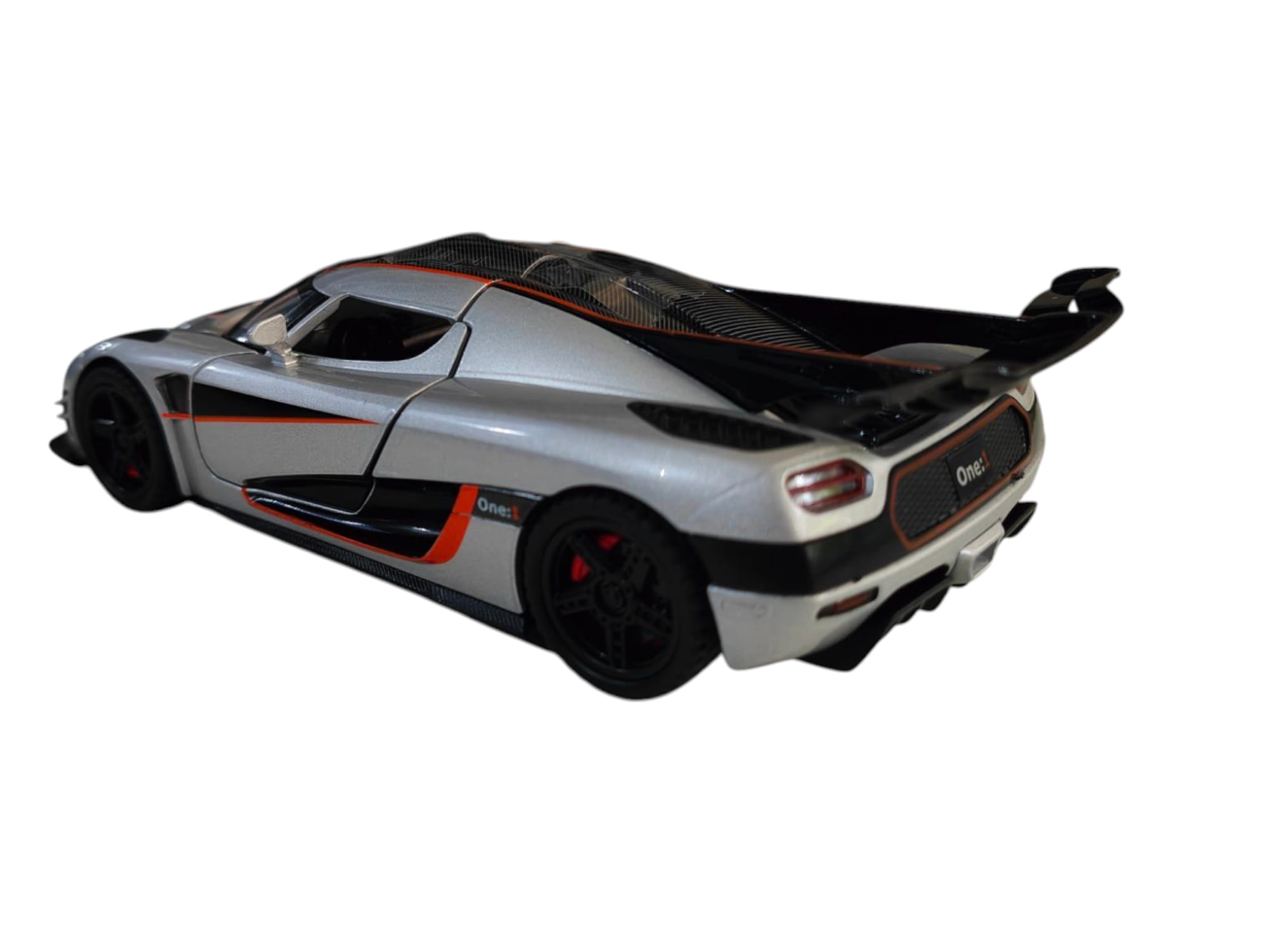 Koenigsegg Agera One of 1 Silver 2016 cu led-uri si sunete scala 1 32........