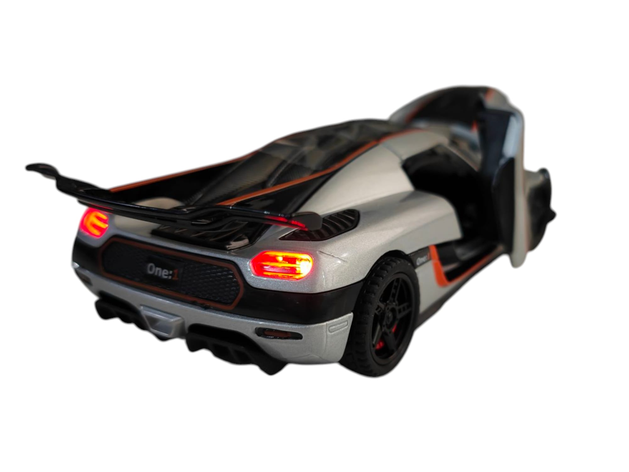Koenigsegg Agera One of 1 Silver 2016 cu led-uri si sunete scala 1 32..